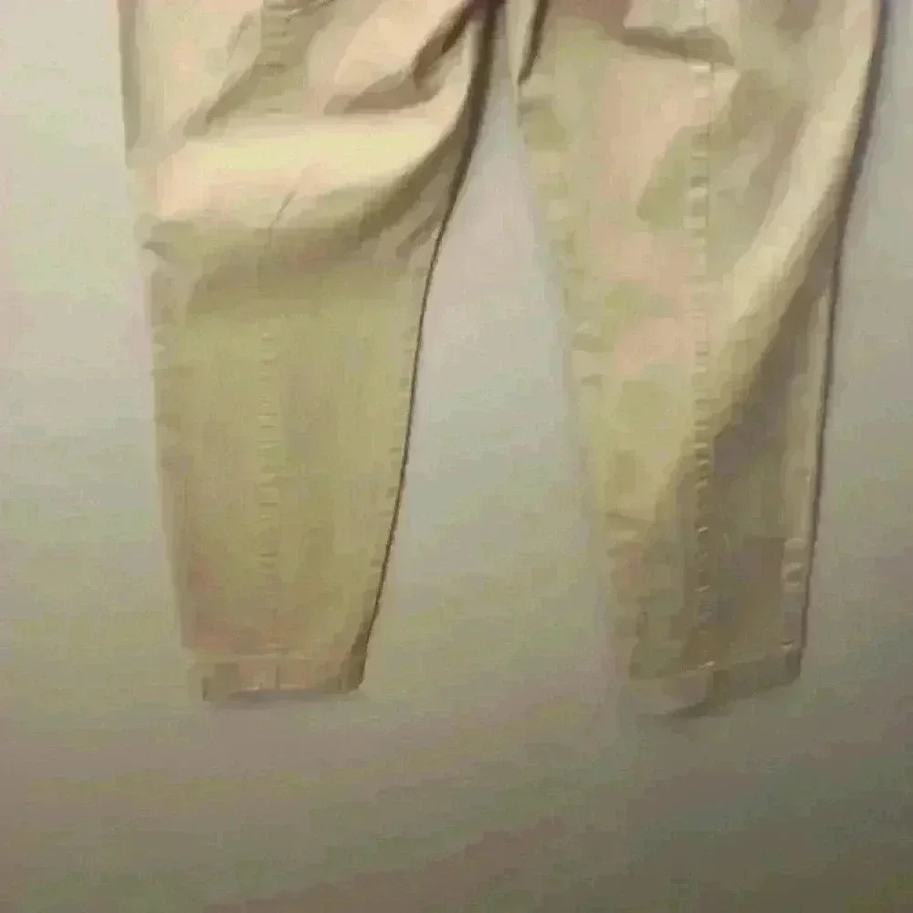 Gap khaki pants in a size 2 stretch. - Picture 4 of 4